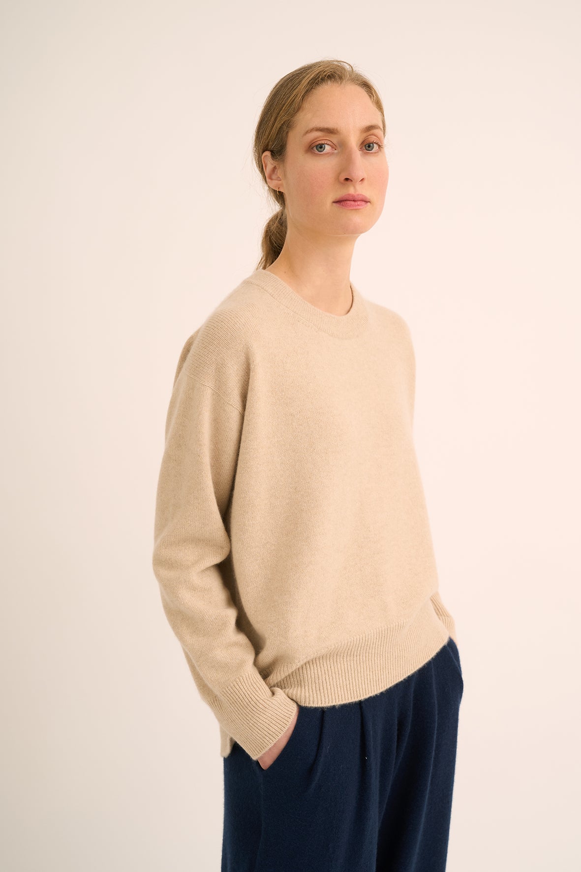 10 Boyfriend sweater with elipse hem