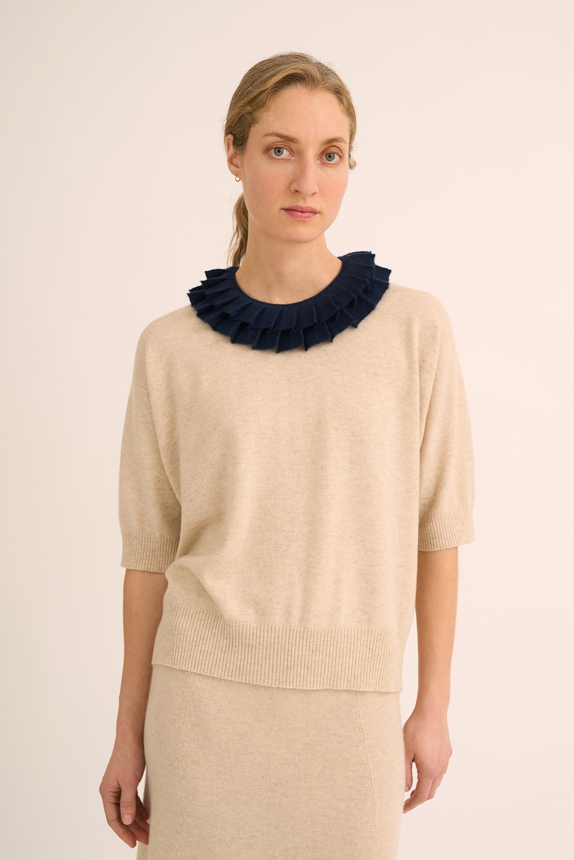 402 Pleat collar