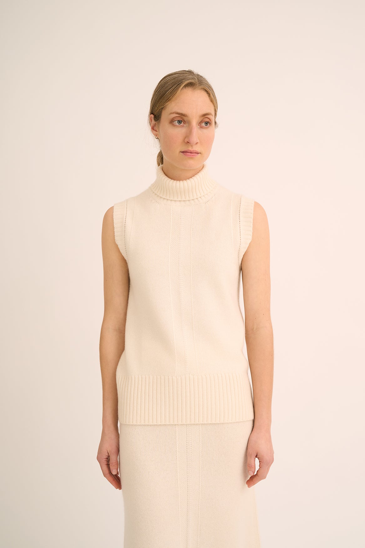 244 Sleeveless polo neck sweater