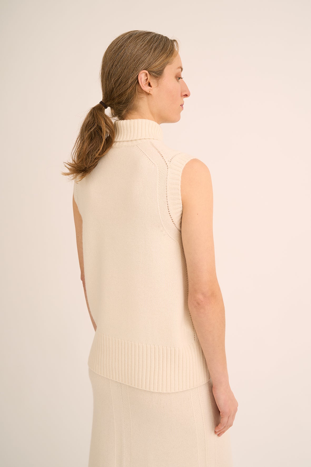 244 Sleeveless polo neck sweater