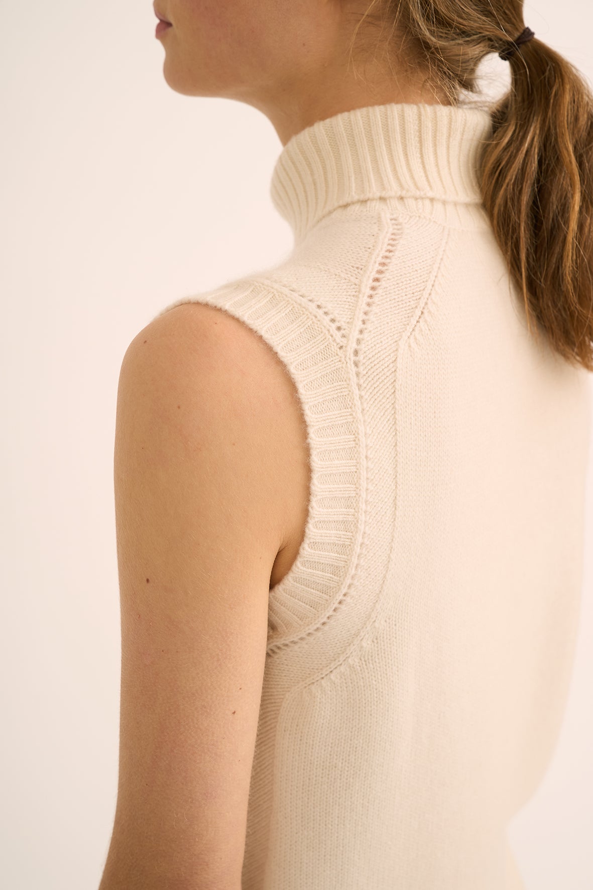 244 Sleeveless polo neck sweater