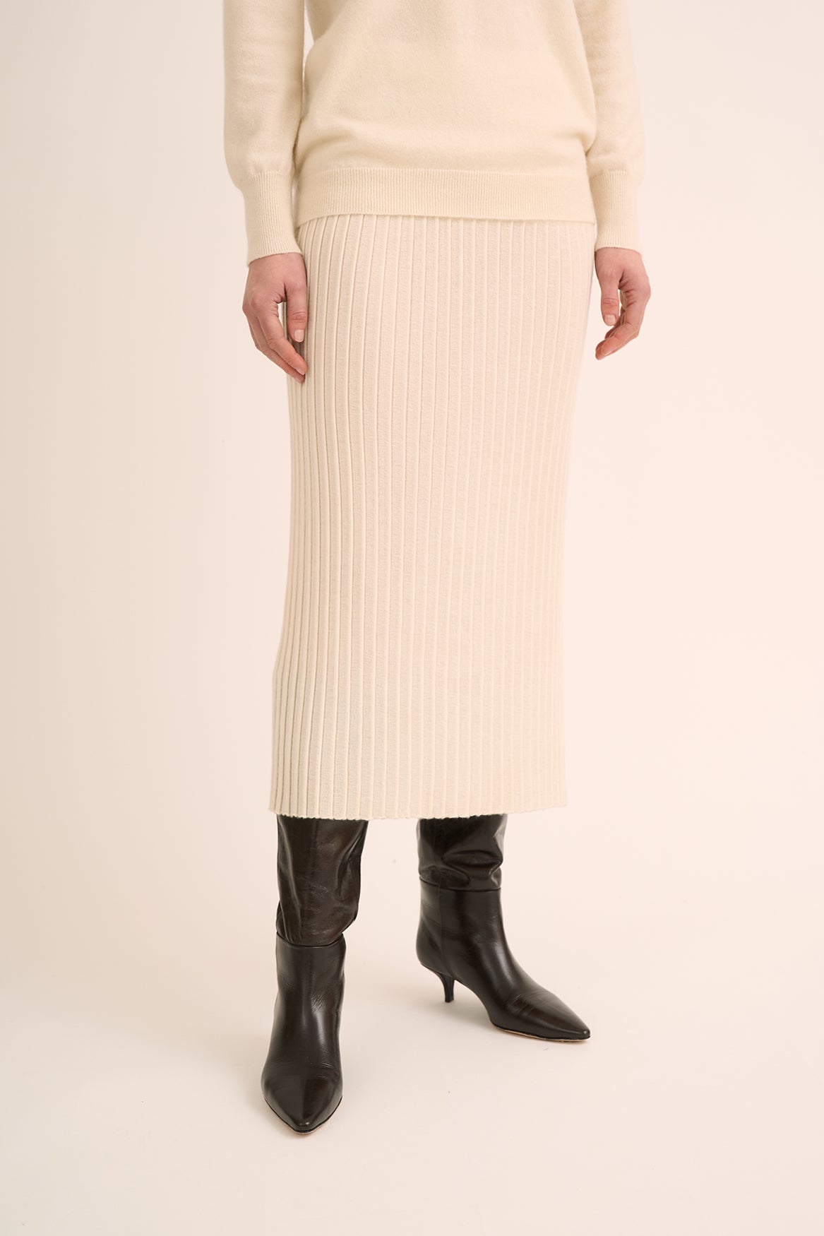 403 Pleat skirt with yoke detail