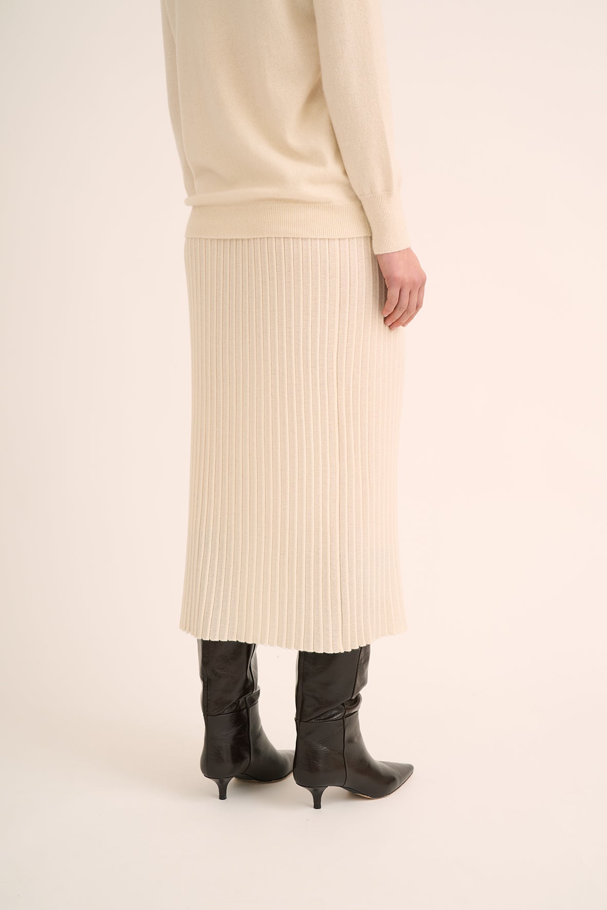 403 Pleat skirt with yoke detail