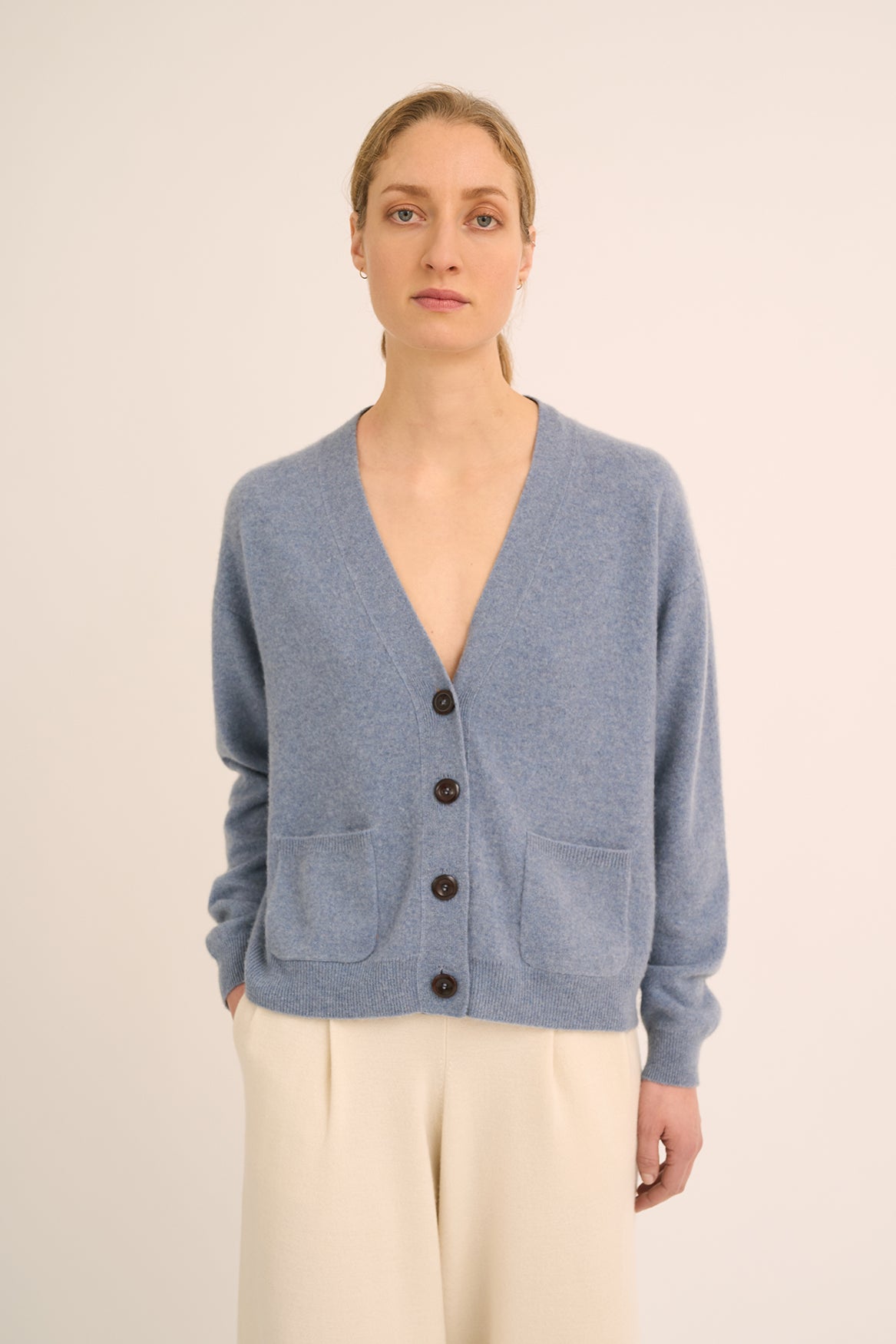 515 V neck cardigan with pockets